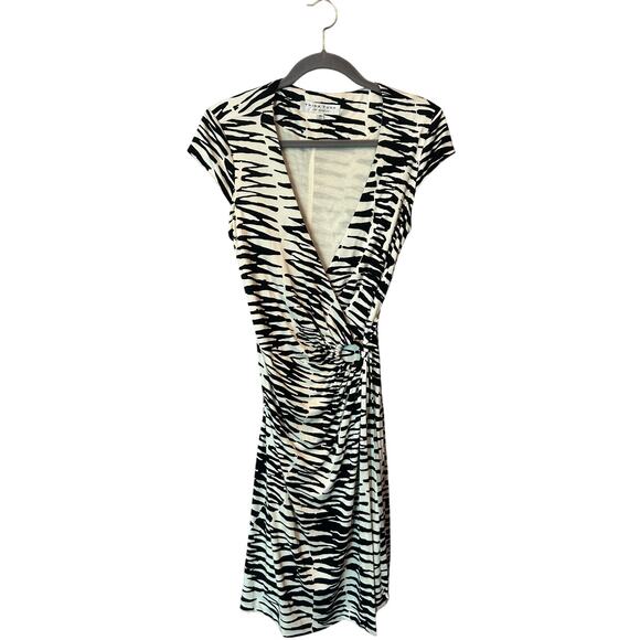Trina Turk black white cap sleeve silk wrap dress ring closure women's 10 - Picture 1 of 6